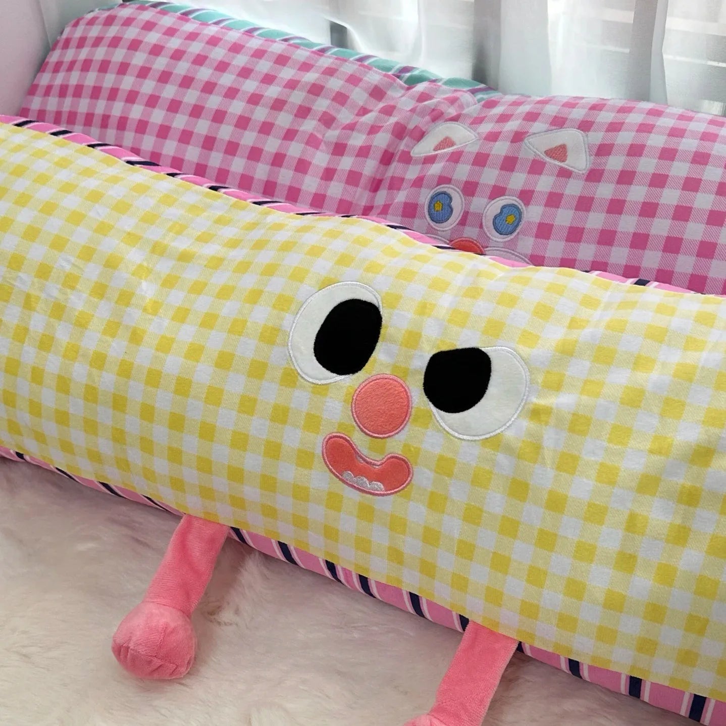 Lång kroppskudde / Body pillow med gulligt mönster